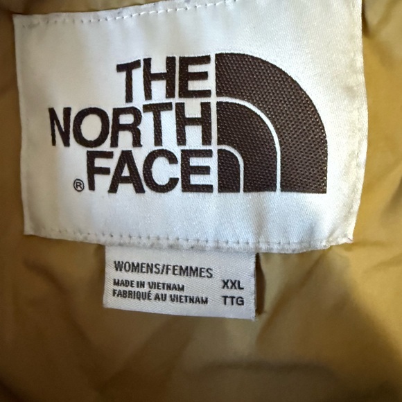 The North Face Hooded Shell Jacket in White with Tan Lining. PTP 24. Never worn! - Picture 4 of 5